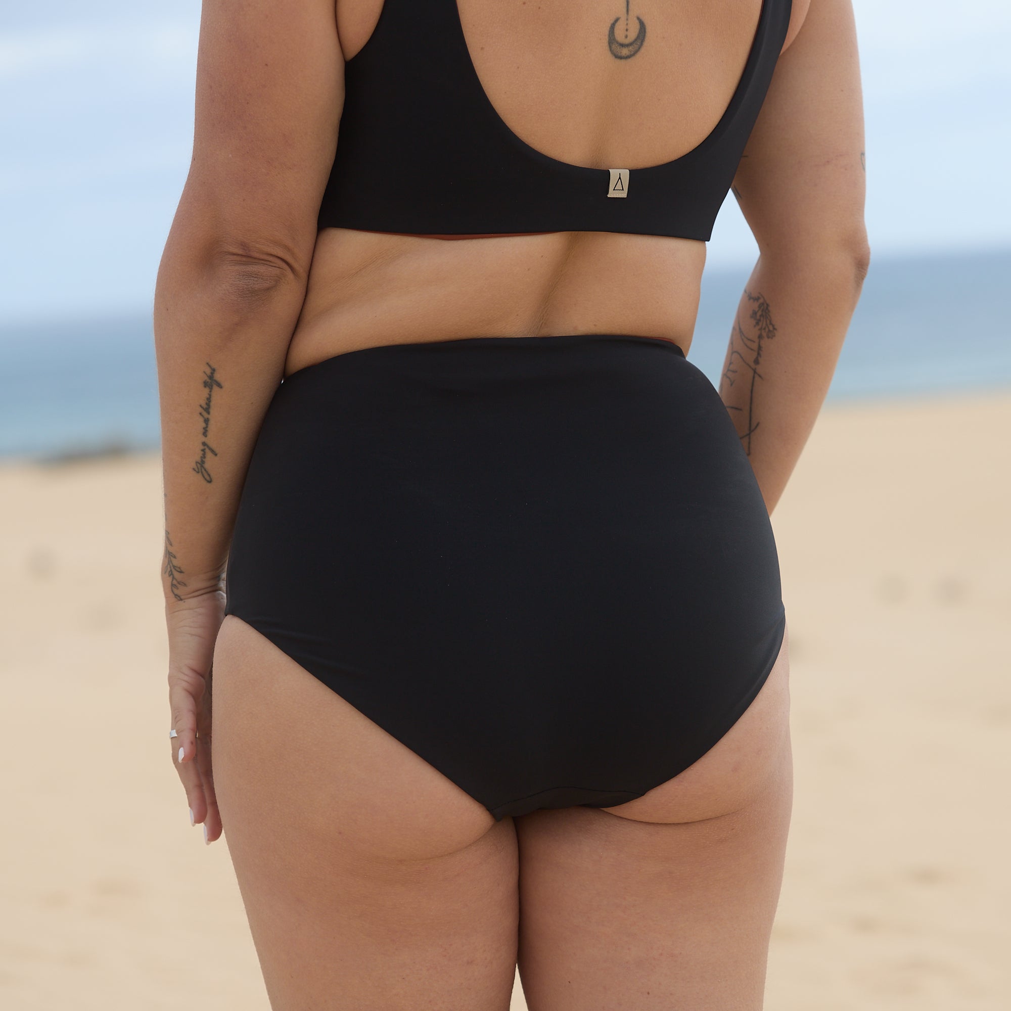 INASKA_High_Waist_Bikini_Hose_PURE_Schwarz_Rostbraun