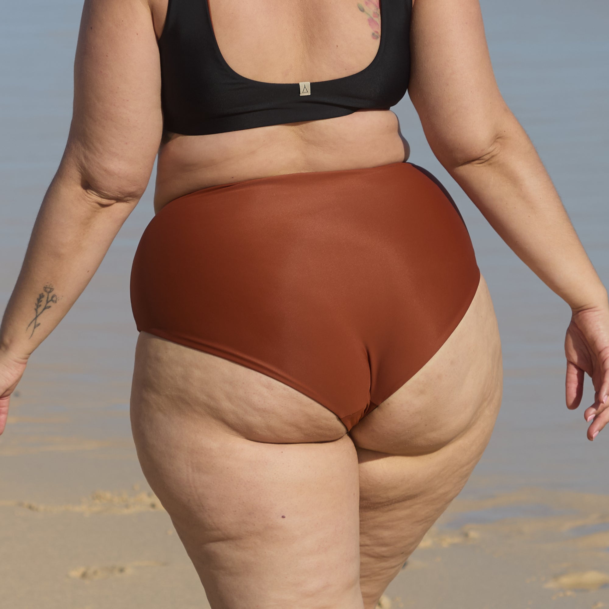 INASKA_High_Waist_Bikini_Hose_PURE_Schwarz_Rostbraun