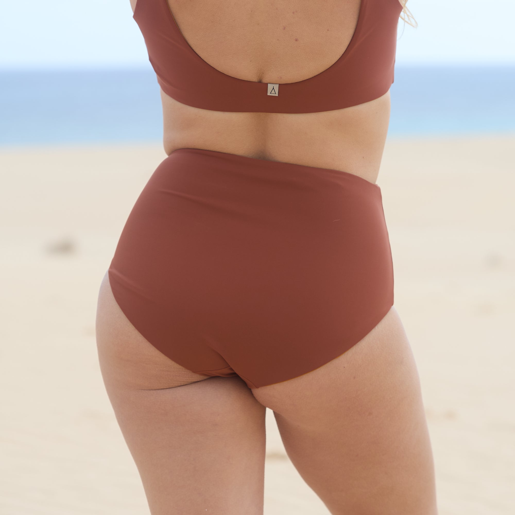 INASKA_Wendbare_High_Waist_Bikini_Hose_PURE_Ocker_Rostbraun