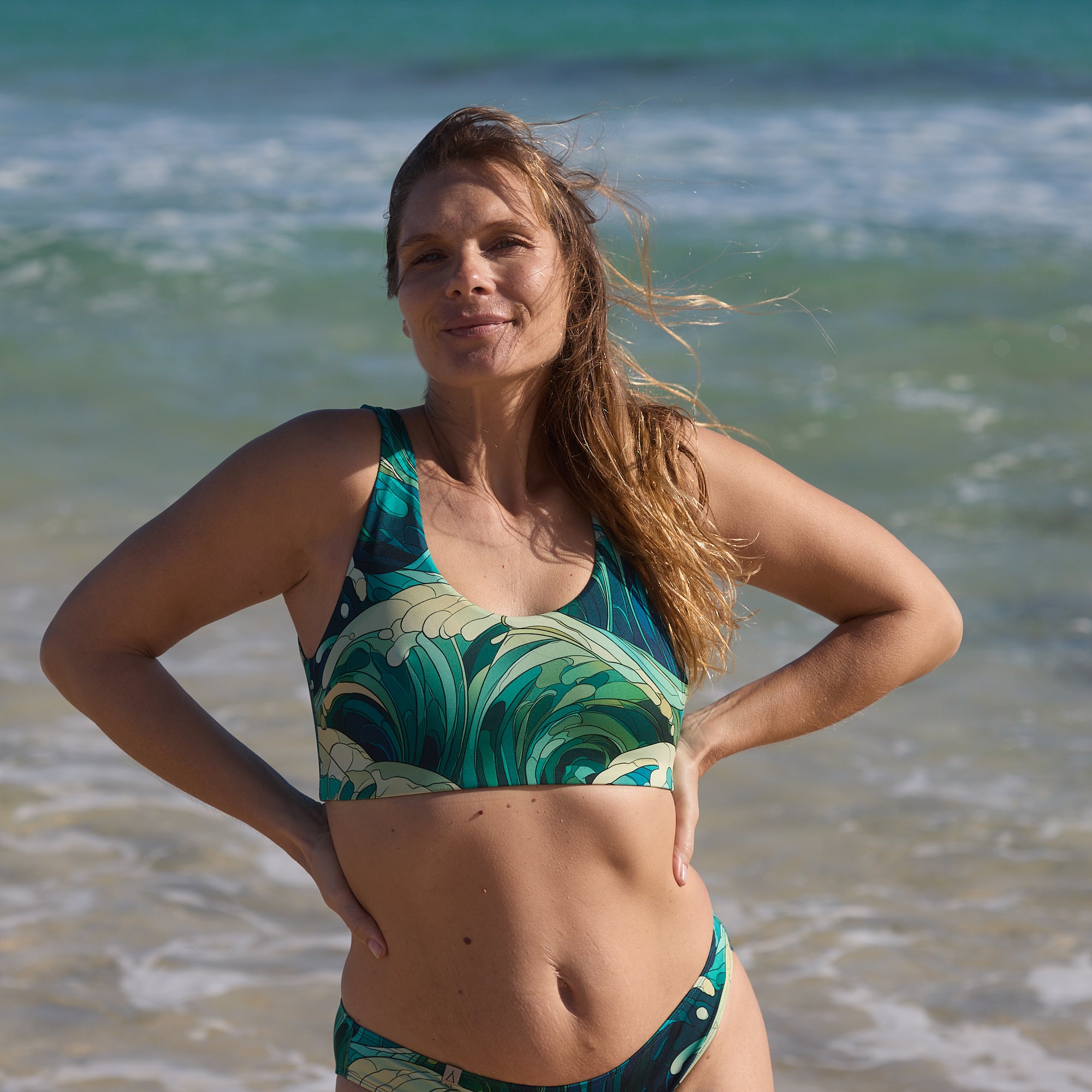 Wendbares Bikini Oberteil mit Muster Wellen Grün Blau Petrol