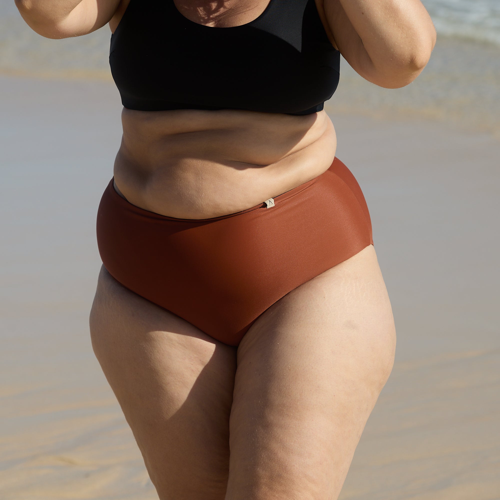 INASKA_High_Waist_Bikini_Hose_PURE_Schwarz_Rostbraun