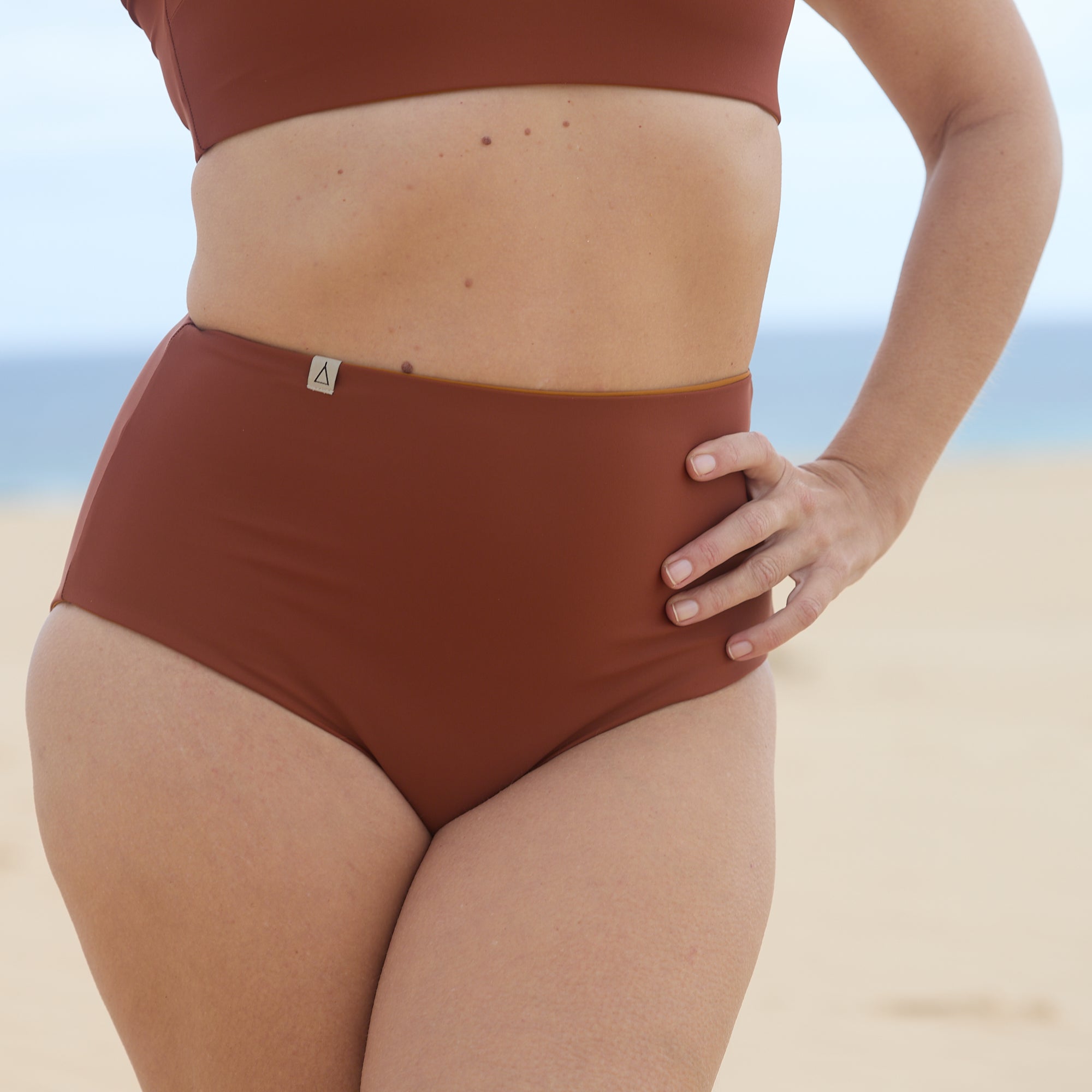 INASKA_Wendbare_High_Waist_Bikini_Hose_PURE_Ocker_Rostbraun